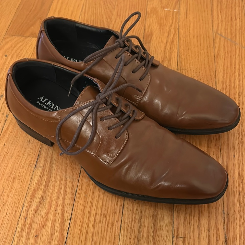 Men’s Dress shoes - Alfani w memory foam -size 7.5 - brown
